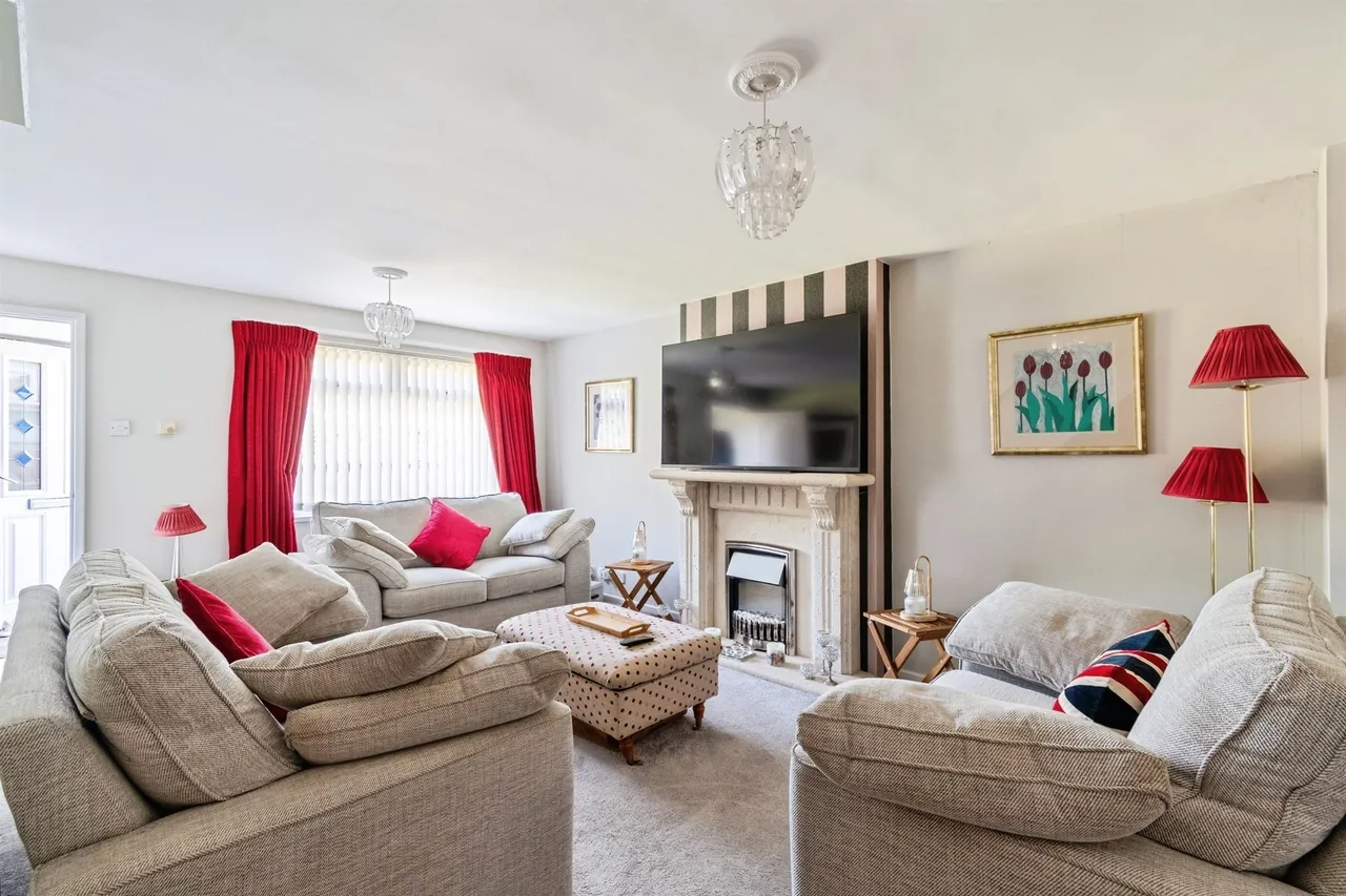 Pine Close, Corsham, photo 5