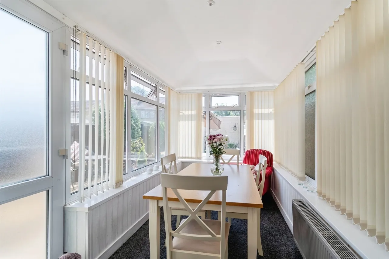 Pine Close, Corsham, photo 10