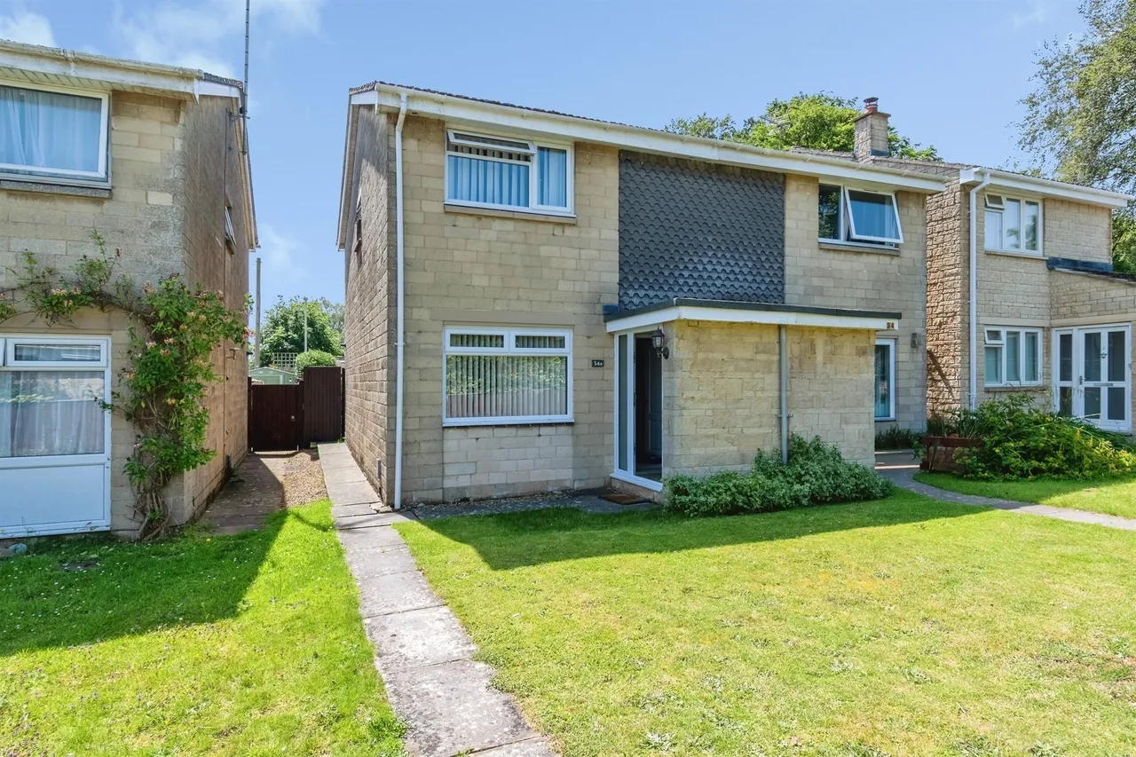 Pine Close, Corsham, photo 2