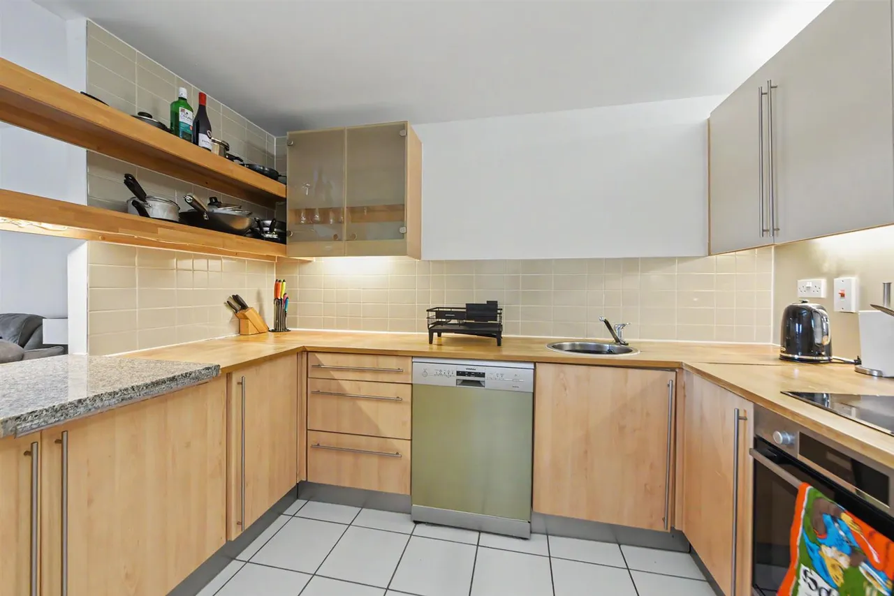 Pierpoint Building, Millennium Harbour, 16 Westferry Road, London, E14 8NQ, photo 3