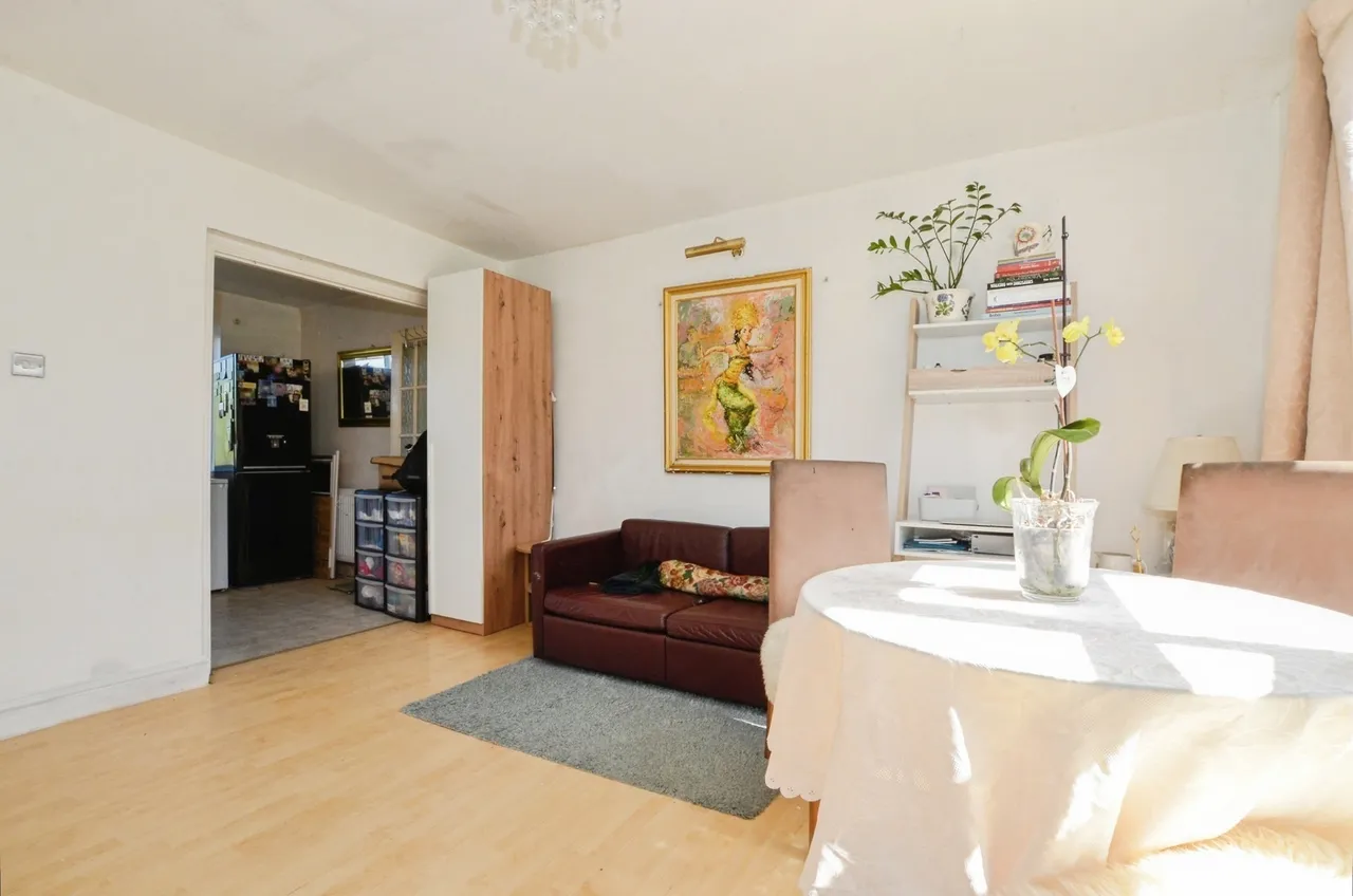 Playfield Road, Edgware, HA8, photo 4