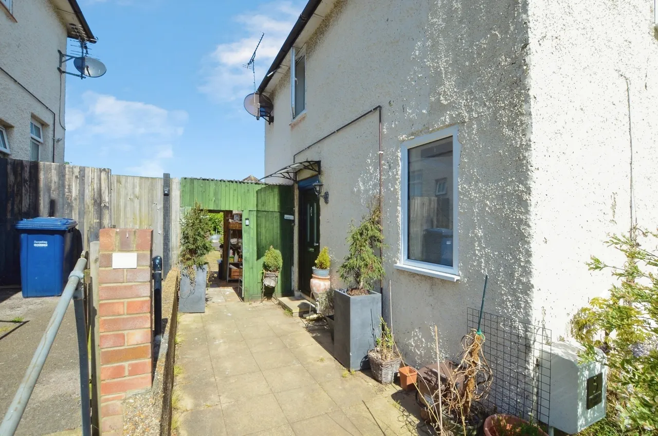 Playfield Road, Edgware, HA8, photo 15