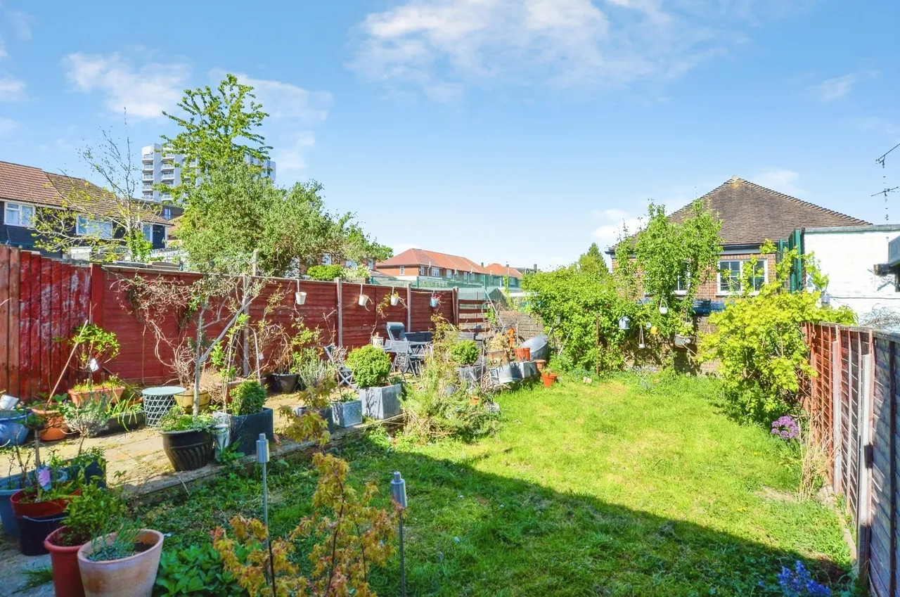 Playfield Road, Edgware, HA8, photo 13