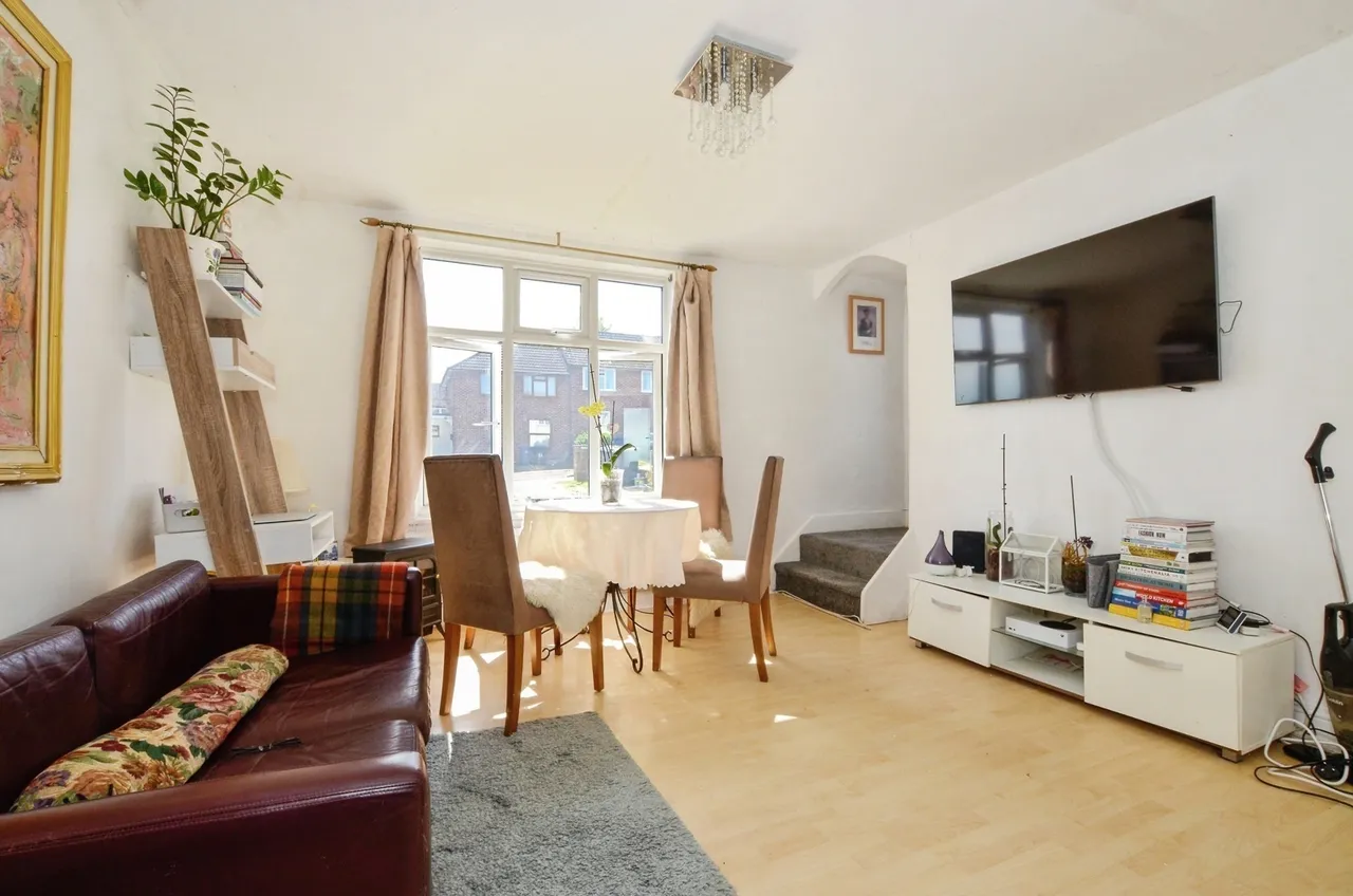 Playfield Road, Edgware, HA8, photo 3