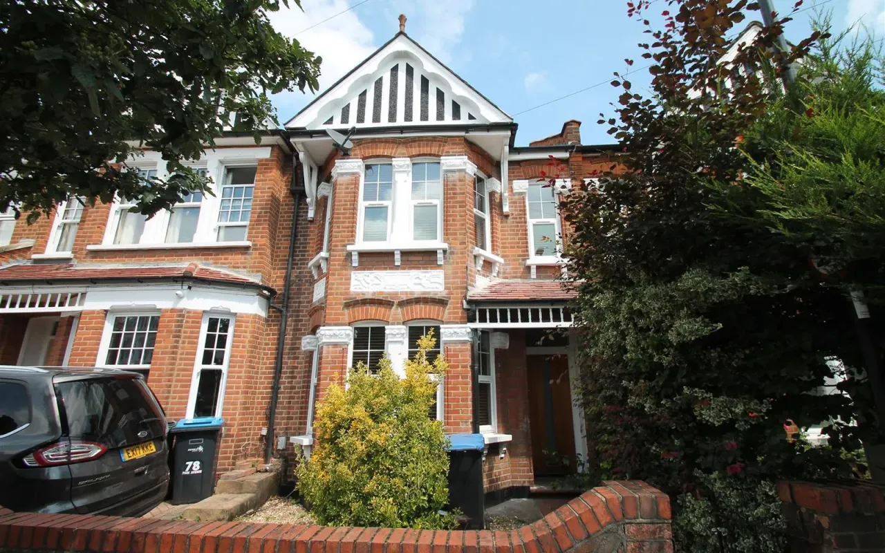 3 bed house for sale — Park Avenue, Palmers Green, London N13