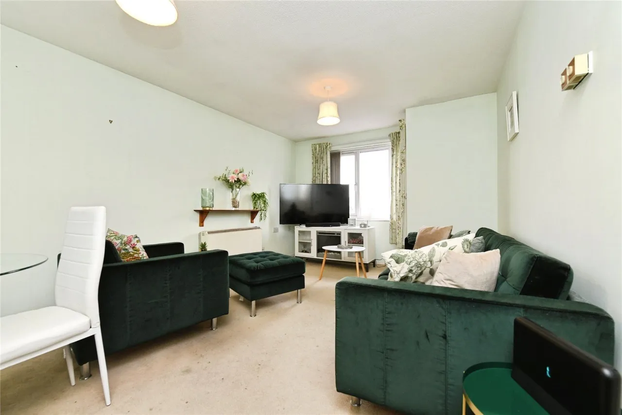 Primrose Court, Kings Road, Brentwood, Essex, CM14, photo 2