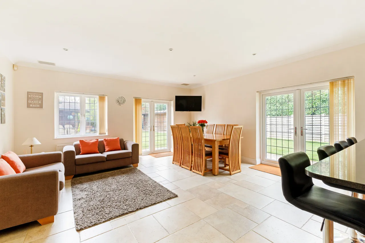 Grange Gardens, Farnham Common, SL2, photo 10