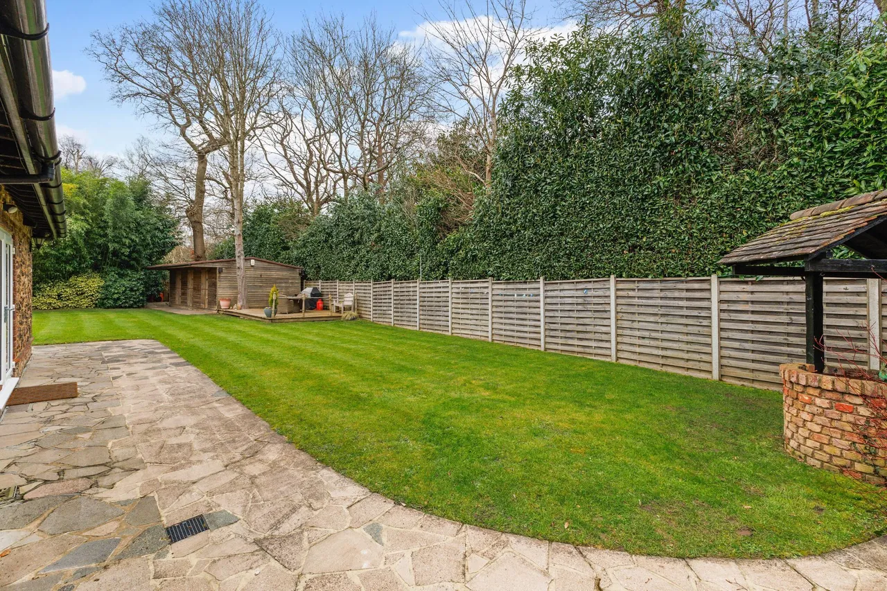 Grange Gardens, Farnham Common, SL2, photo 19