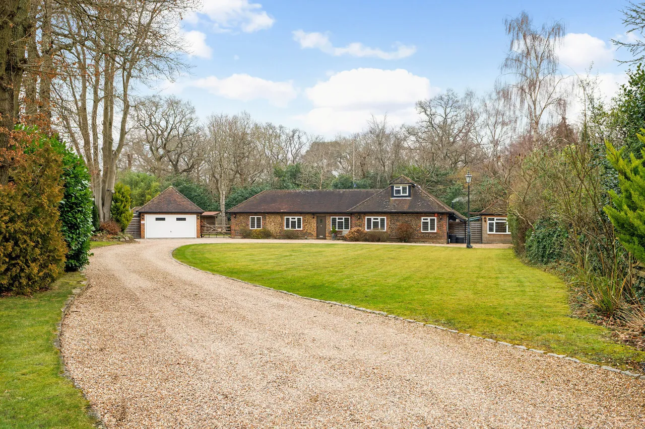 Grange Gardens, Farnham Common, SL2, photo 20