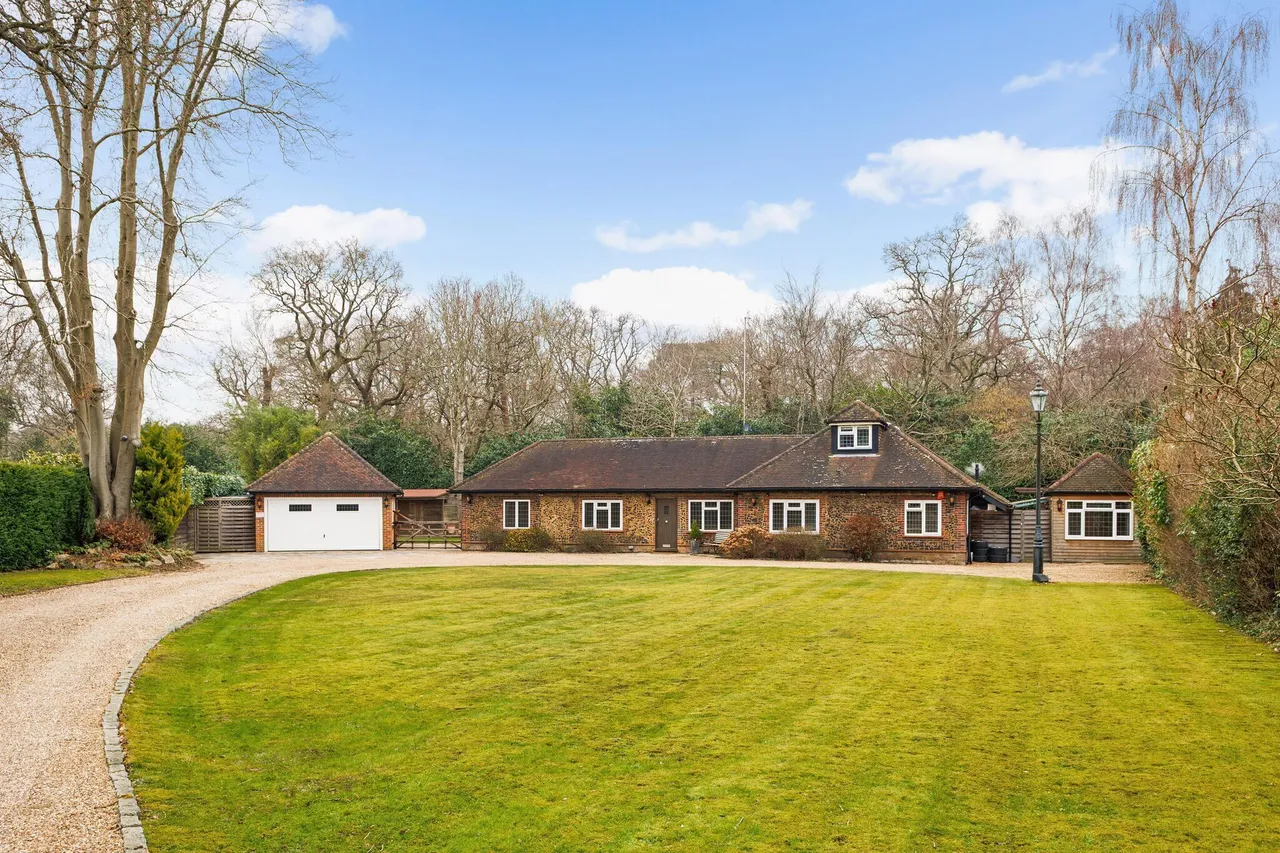 Grange Gardens, Farnham Common, SL2, photo 21