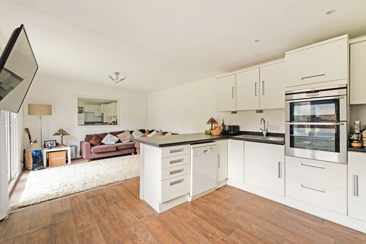 Grange Gardens, Farnham Common, SL2, photo 17
