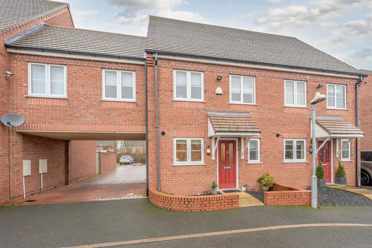 3 bed house for sale — Butterfly Mews, Stourbridge, DY8 4BY