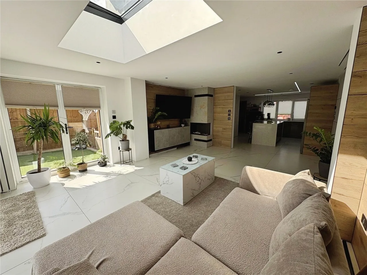 Ellison Way, Tongham, Surrey, GU10 1AY, photo 2
