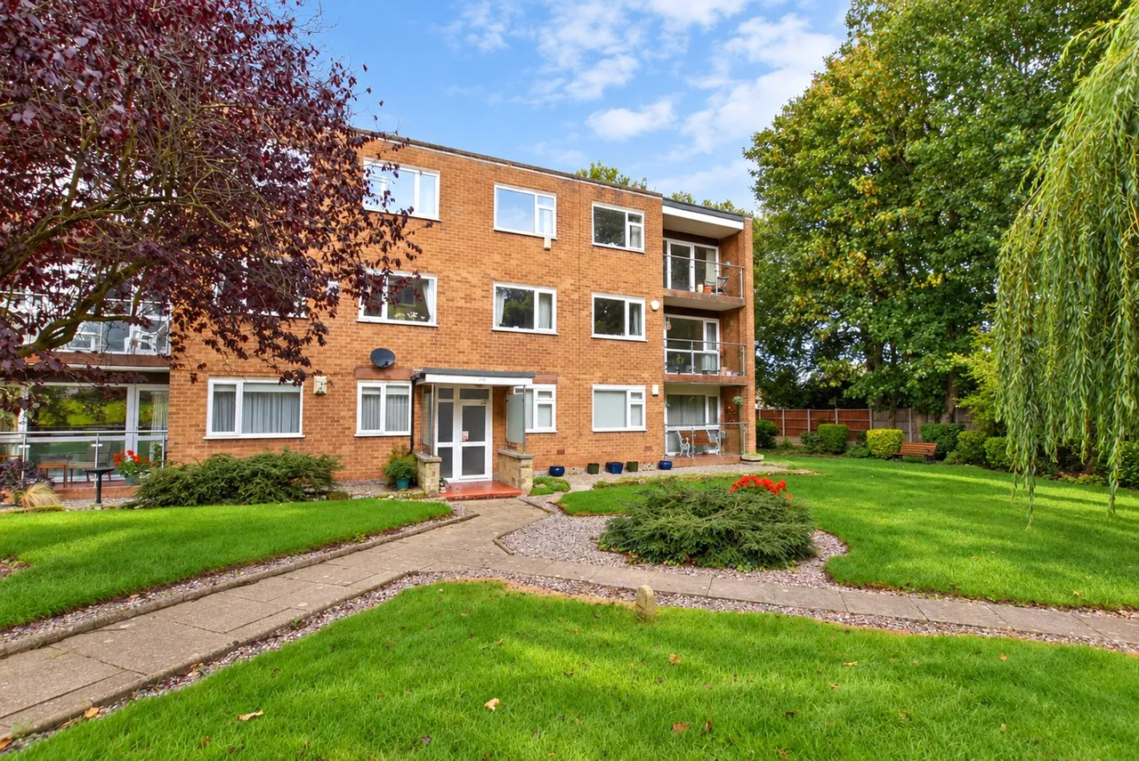 2 bed flat for sale, Braeside Gardens, Wirral, CH49