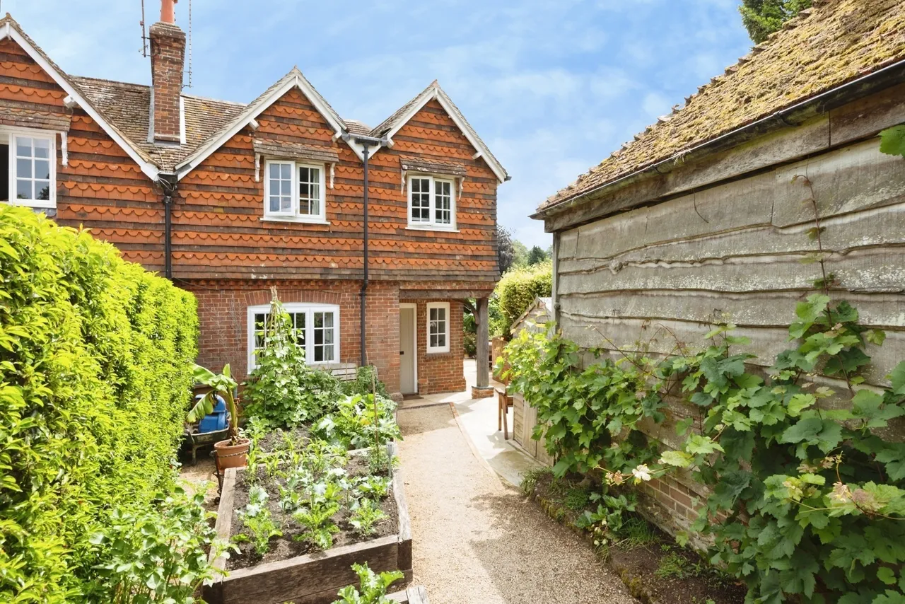 4 bed house for sale, The Street, Thursley, GU8