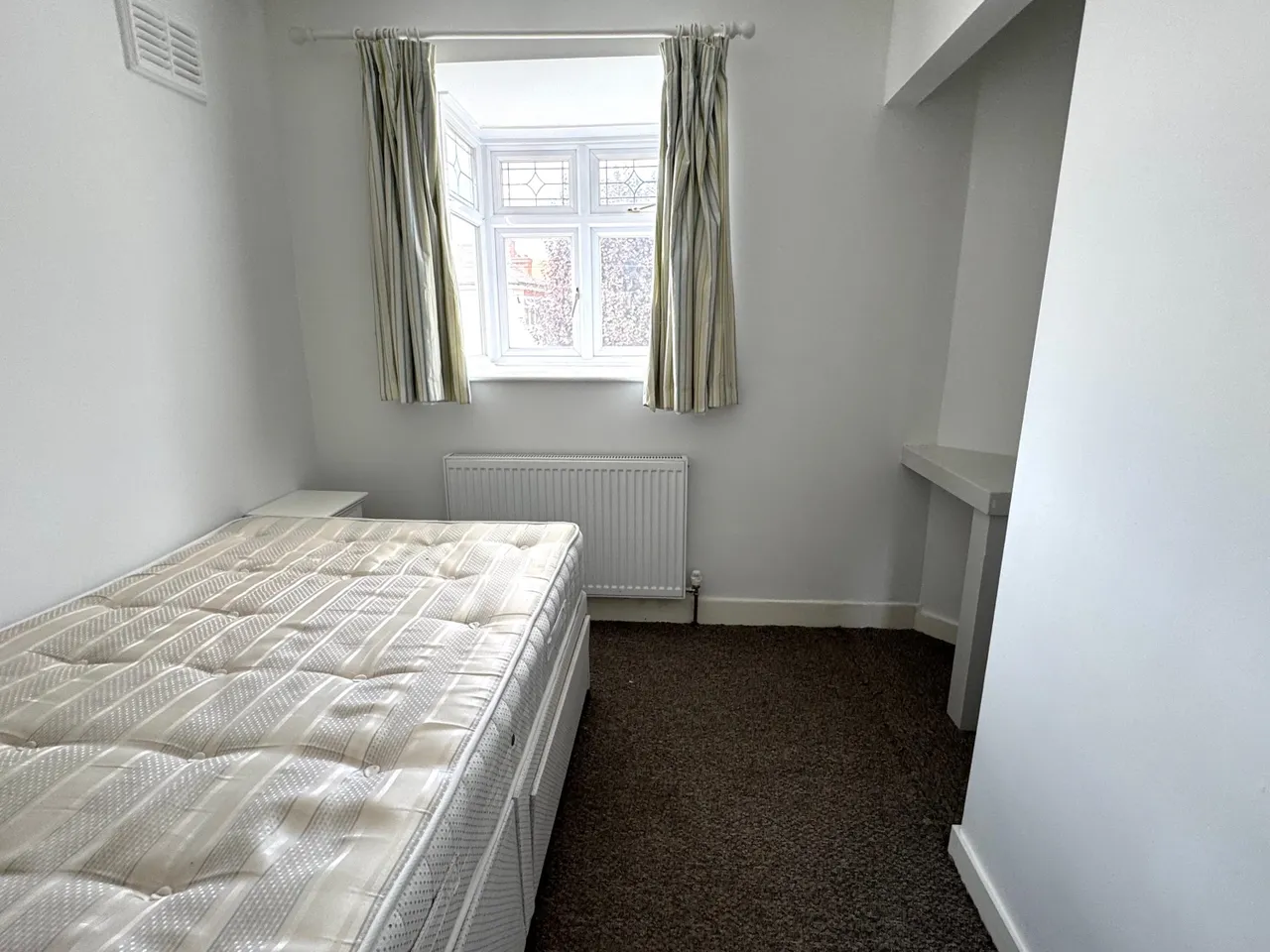 The Crescent, Surrey Egham, TW20, photo 8