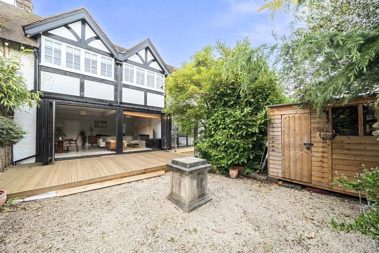 5 bed house for sale, The Willows, Windsor
