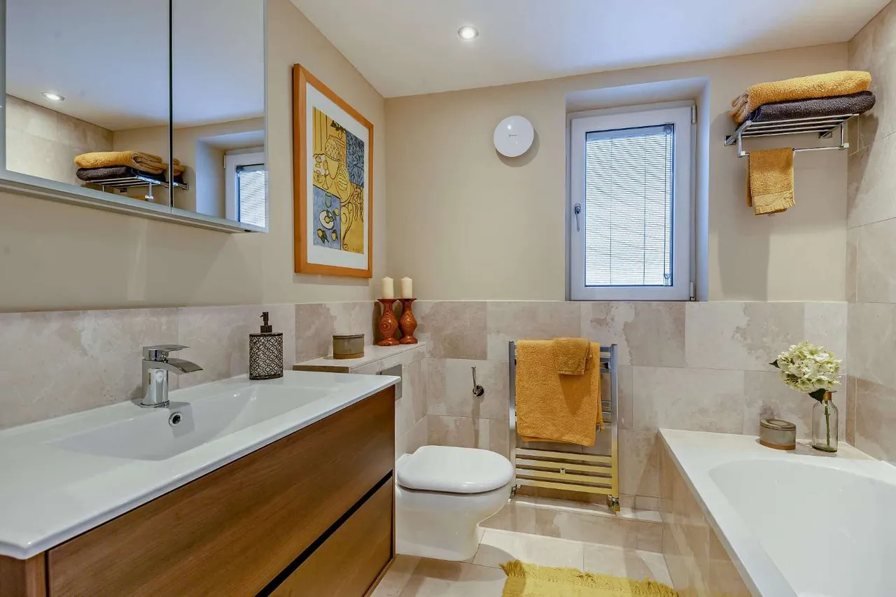 Dee Banks, Great Boughton, Chester, Cheshire, CH3 5UX, photo 9