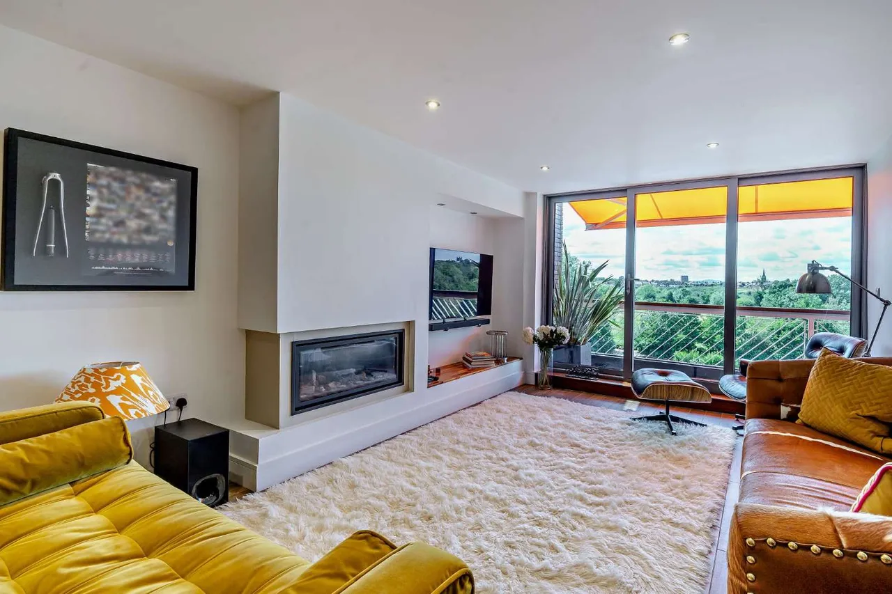Dee Banks, Great Boughton, Chester, Cheshire, CH3 5UX, photo 2