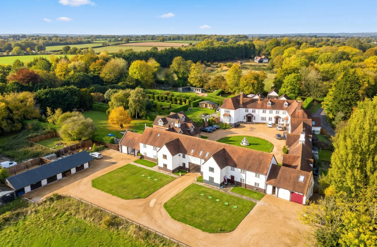3 bed property for sale, Howe Green, Great Hallingbury, CM22