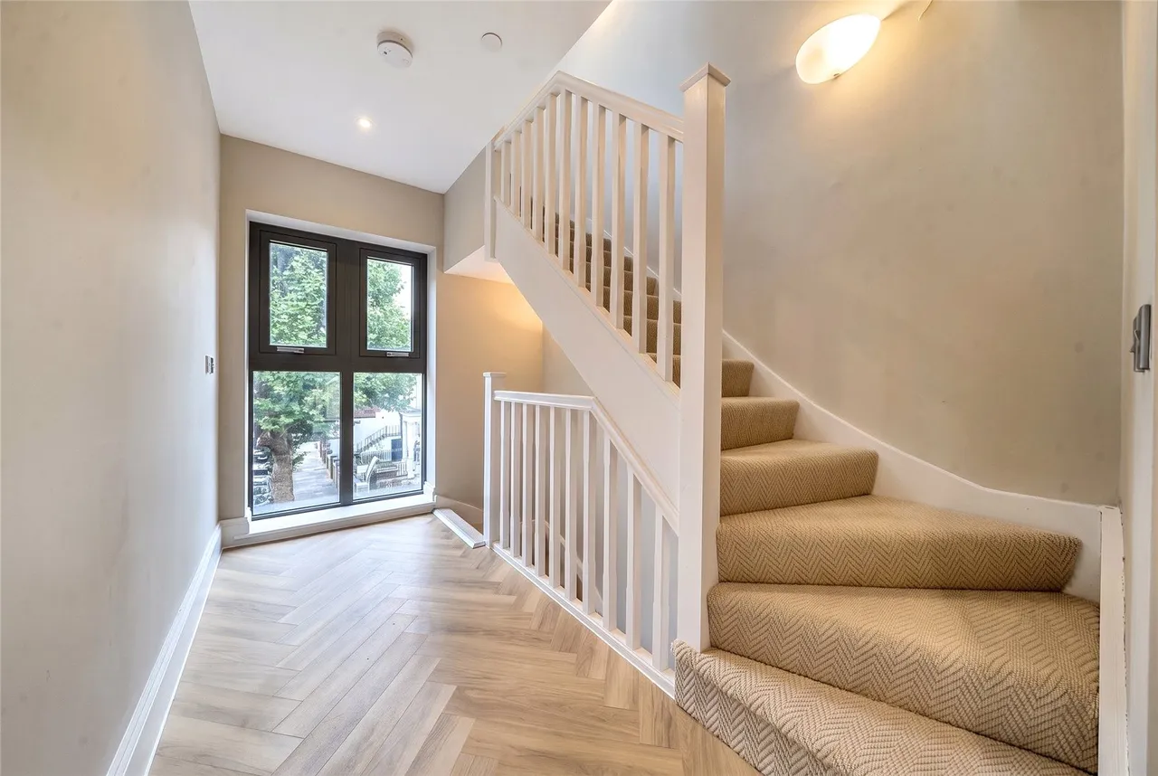 Bamborough Gardens, London, W12, photo 12