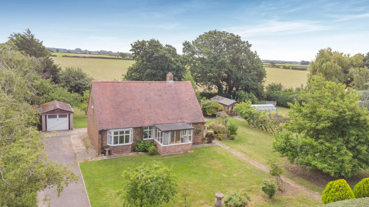 3 bed house for sale — Batchmere Road, Almodington, Chichester, West Sussex, PO20 7LD