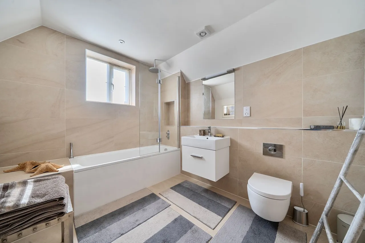 Avenue Road, Lymington, SO41, photo 17