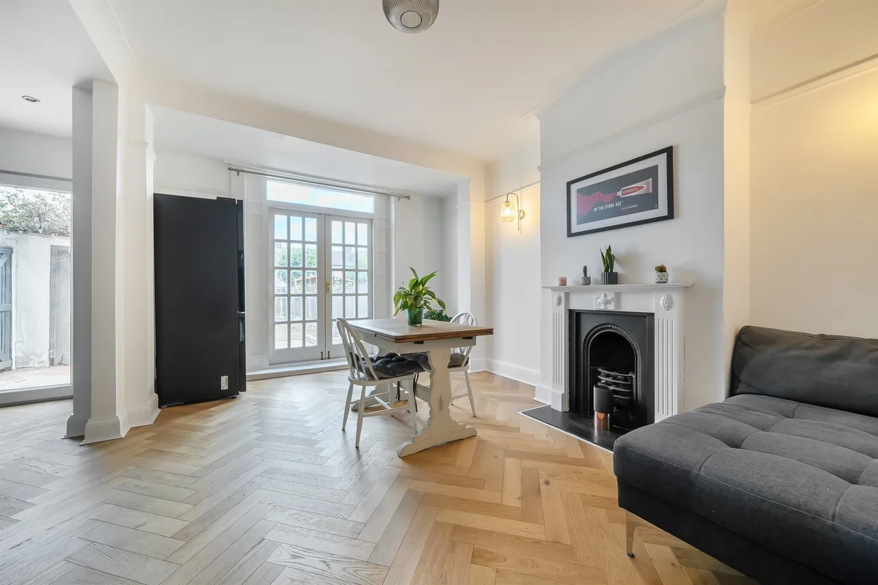 Parsonage Lane, Enfield, photo 4