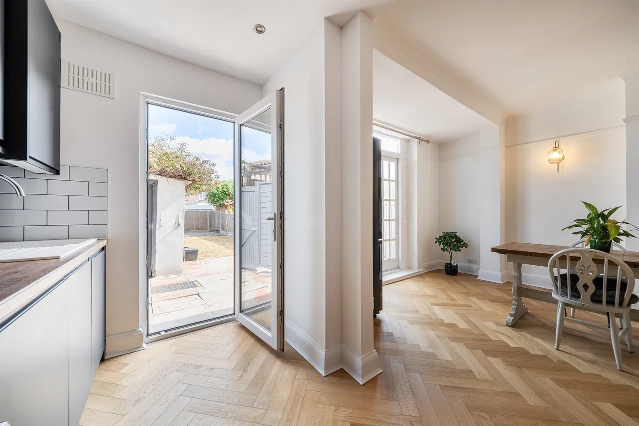 Parsonage Lane, Enfield, photo 8