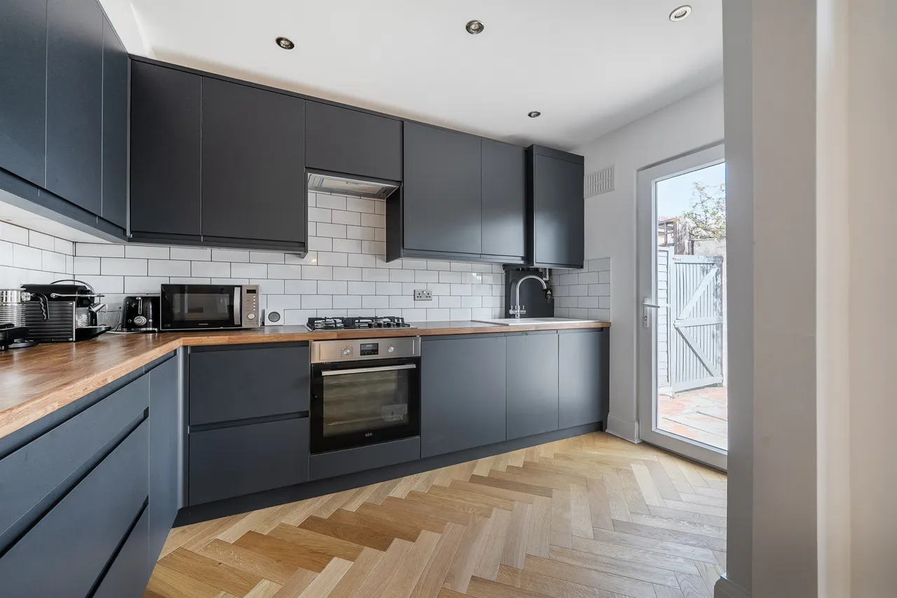 Parsonage Lane, Enfield, photo 5