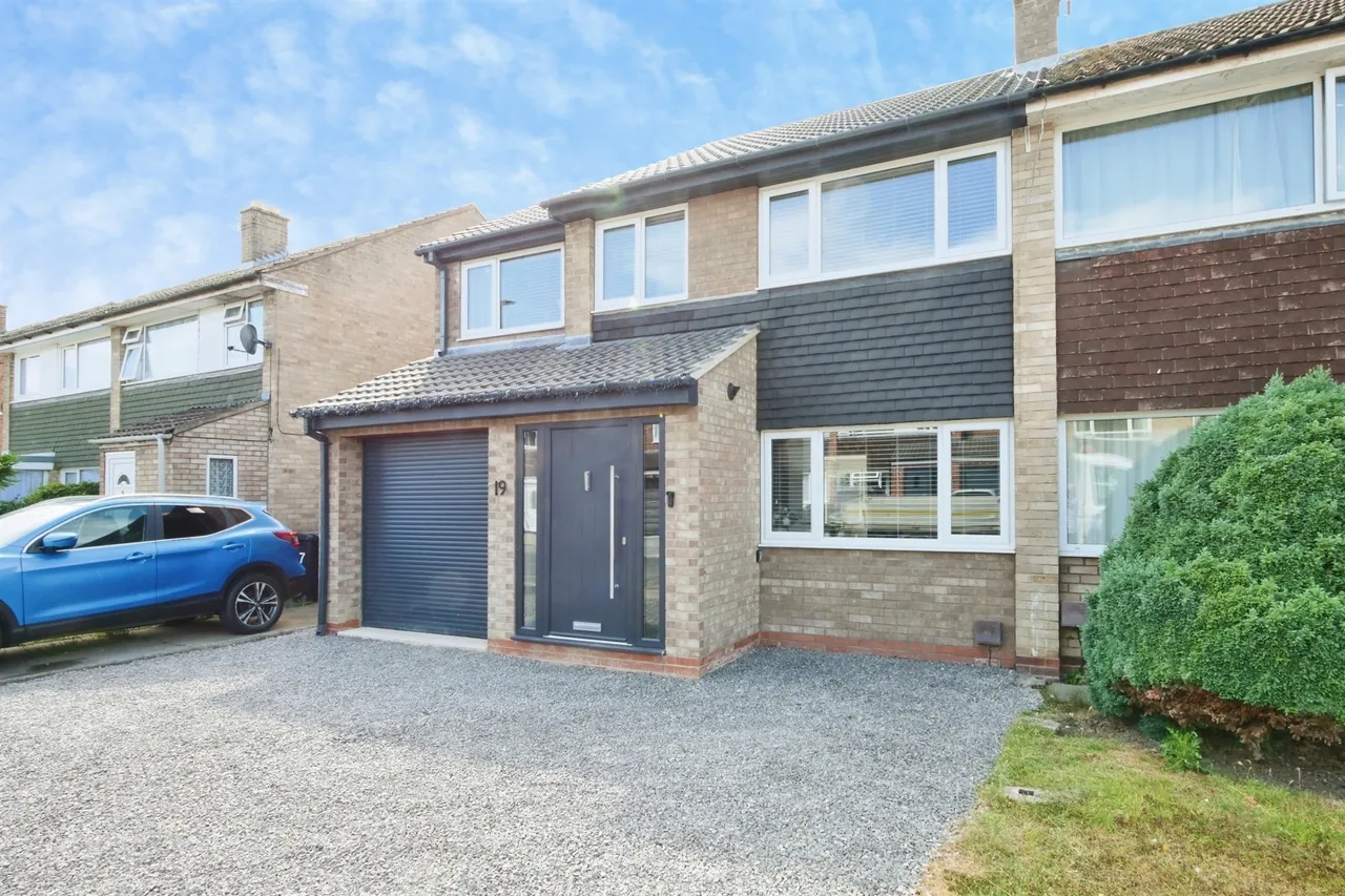 4 bed house for sale — Lowfield Drive, Haxby, York