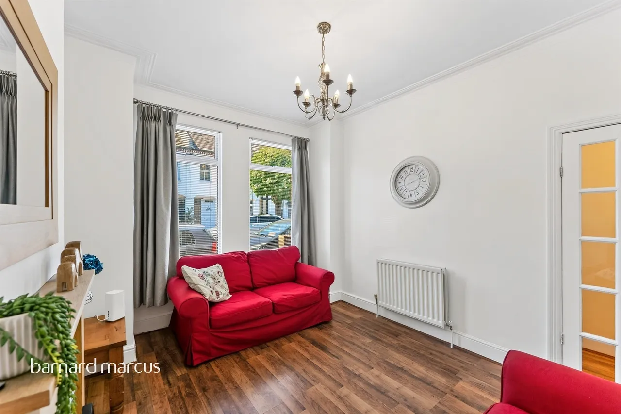 2 bed flat to rent — Leverson Street, LONDON
