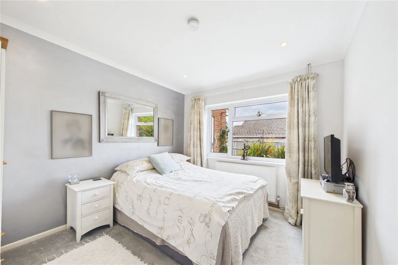 Severn Gardens, Oakley, RG23, photo 9