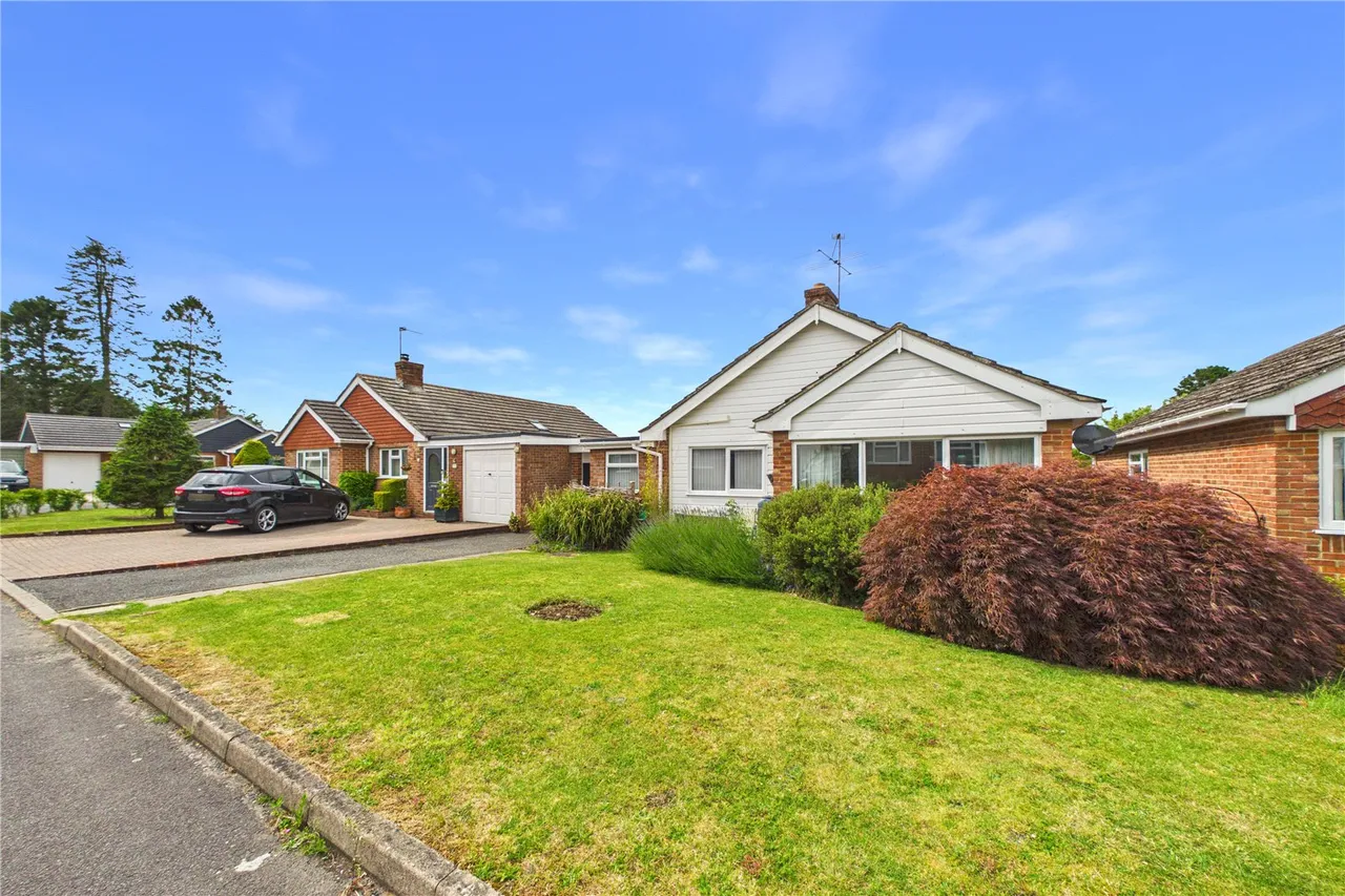 Severn Gardens, Oakley, RG23, photo 6