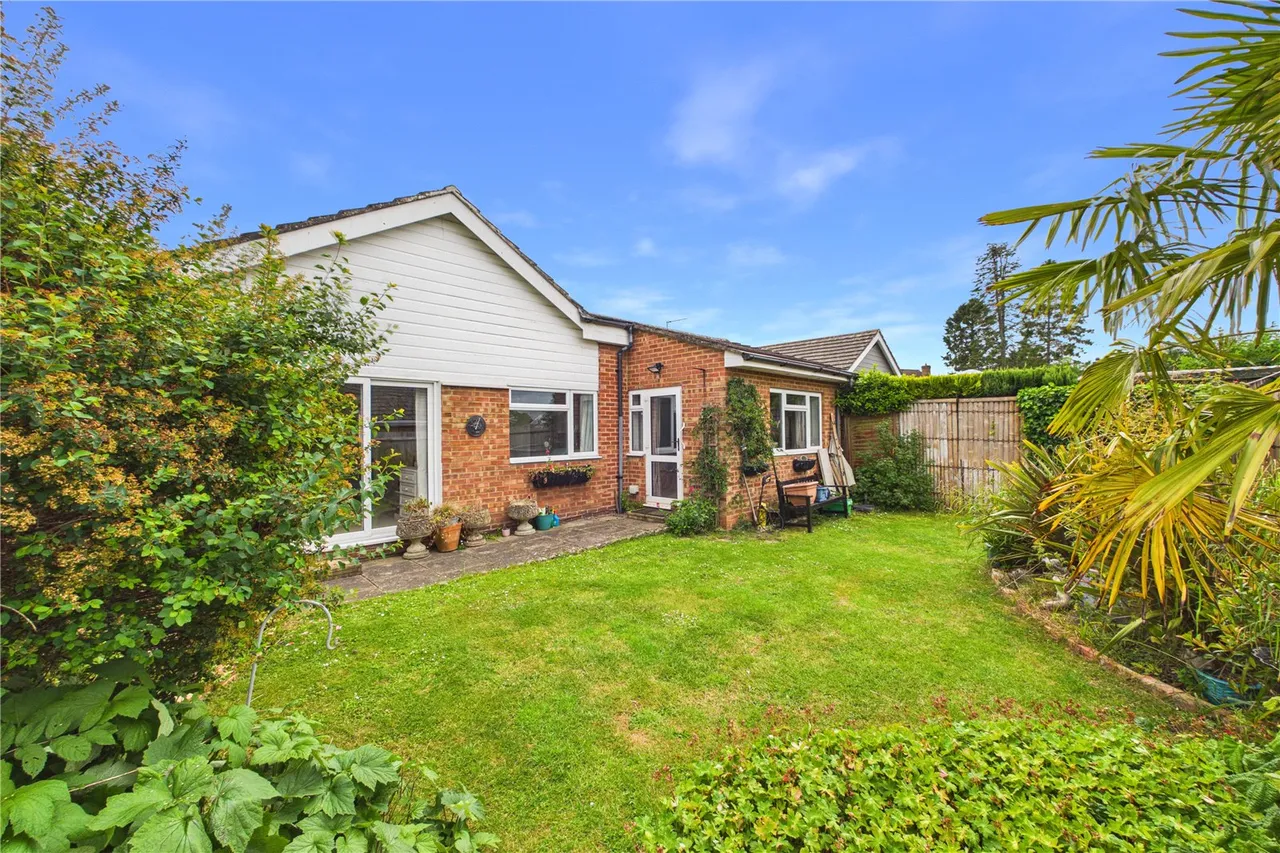 Severn Gardens, Oakley, RG23, photo 11