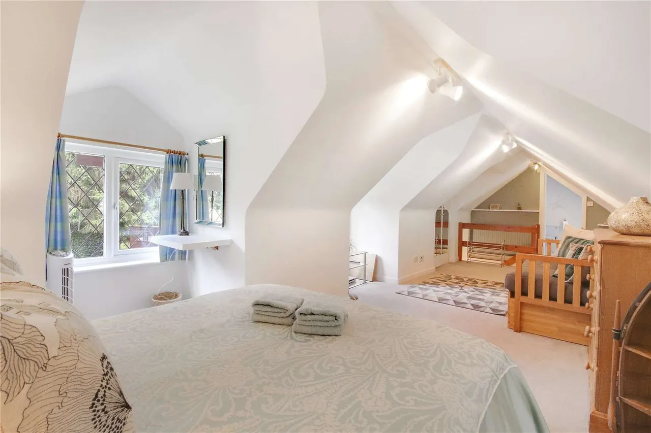 Bayleys Hill, Sevenoaks, Kent, TN14 6HS, photo 11