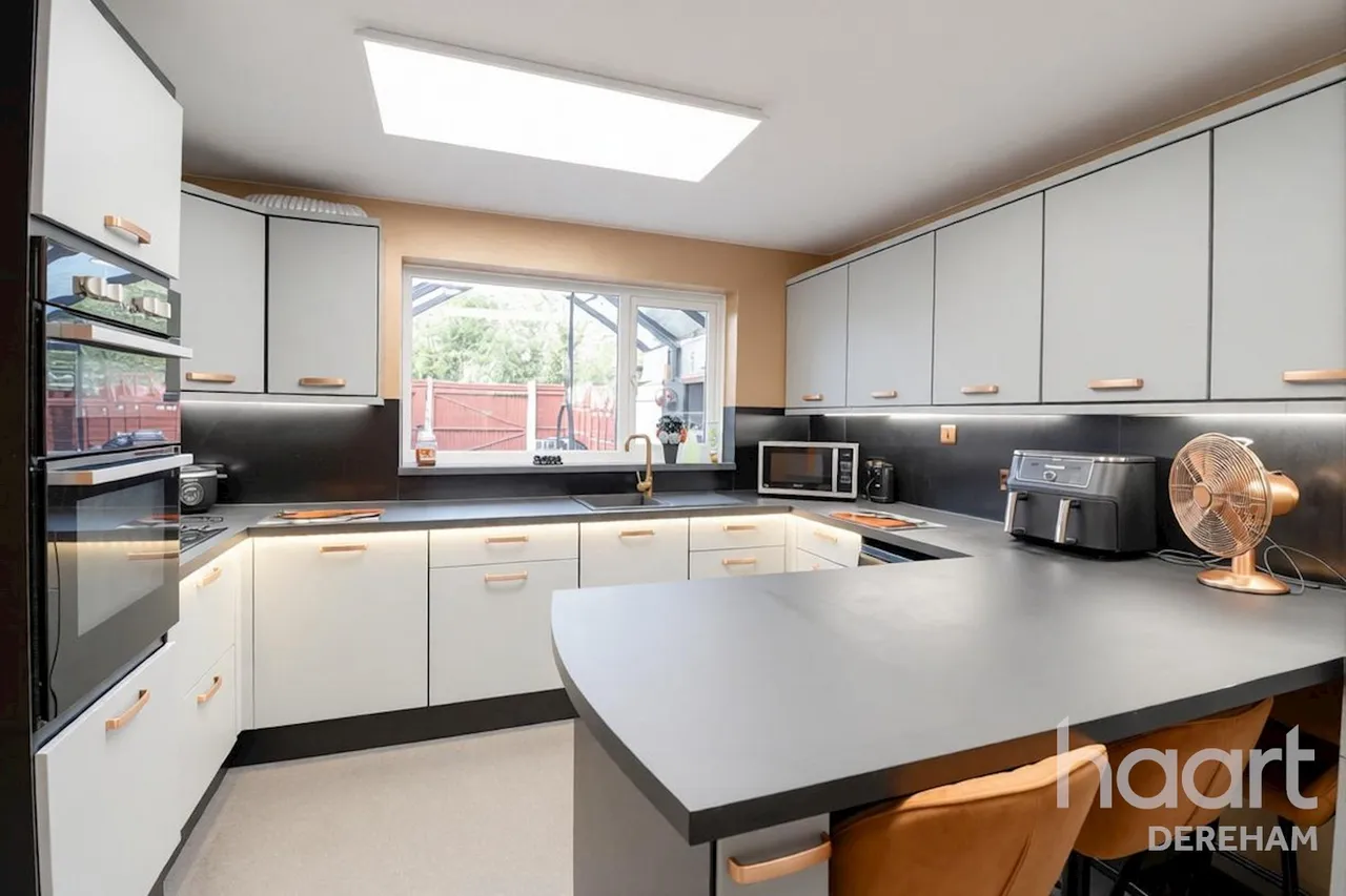 Blenheim Crescent, Griston, IP25, photo 3