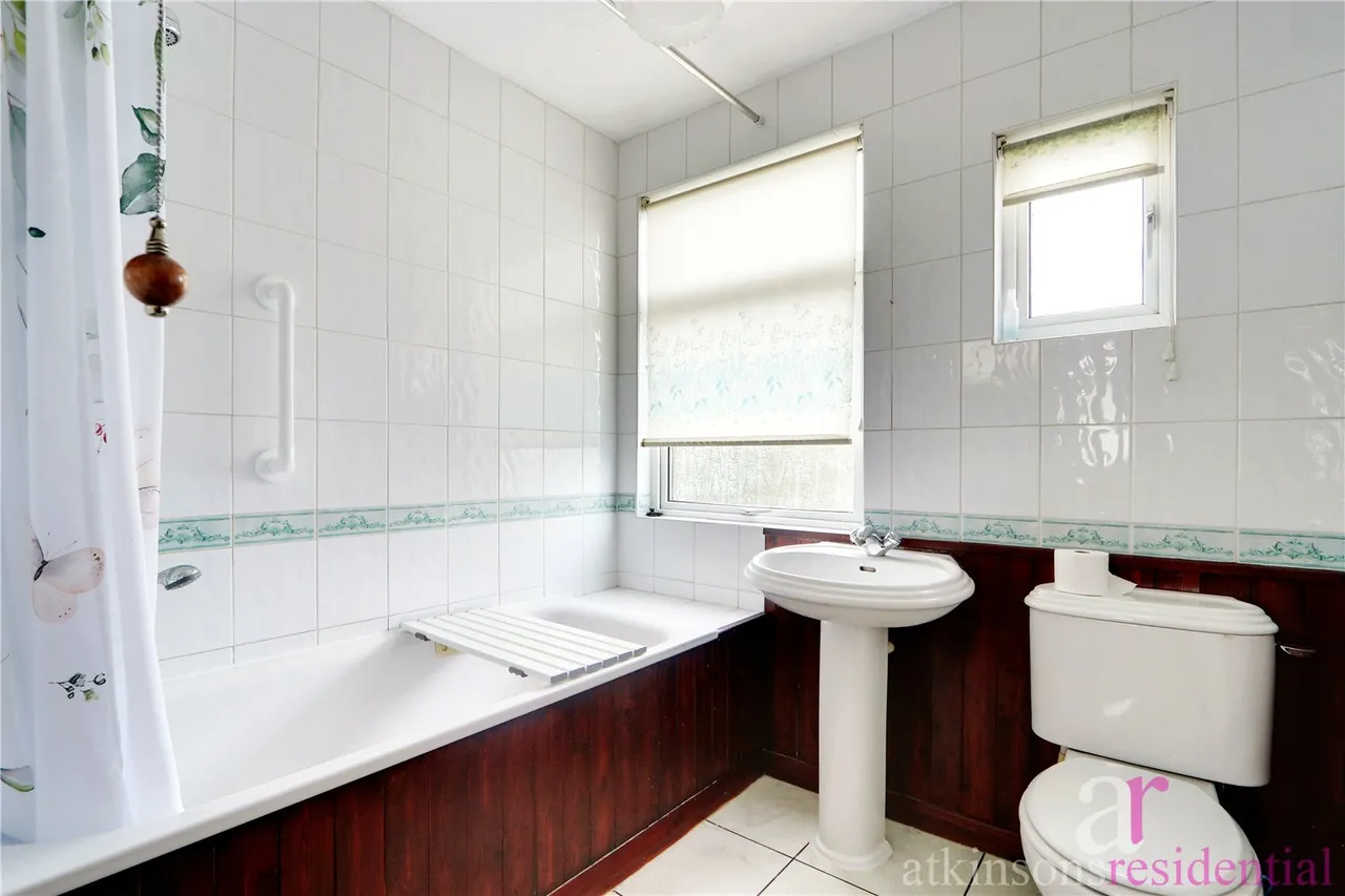 Herrongate Close, Enfield, Middlesex, EN1 3BN, photo 7