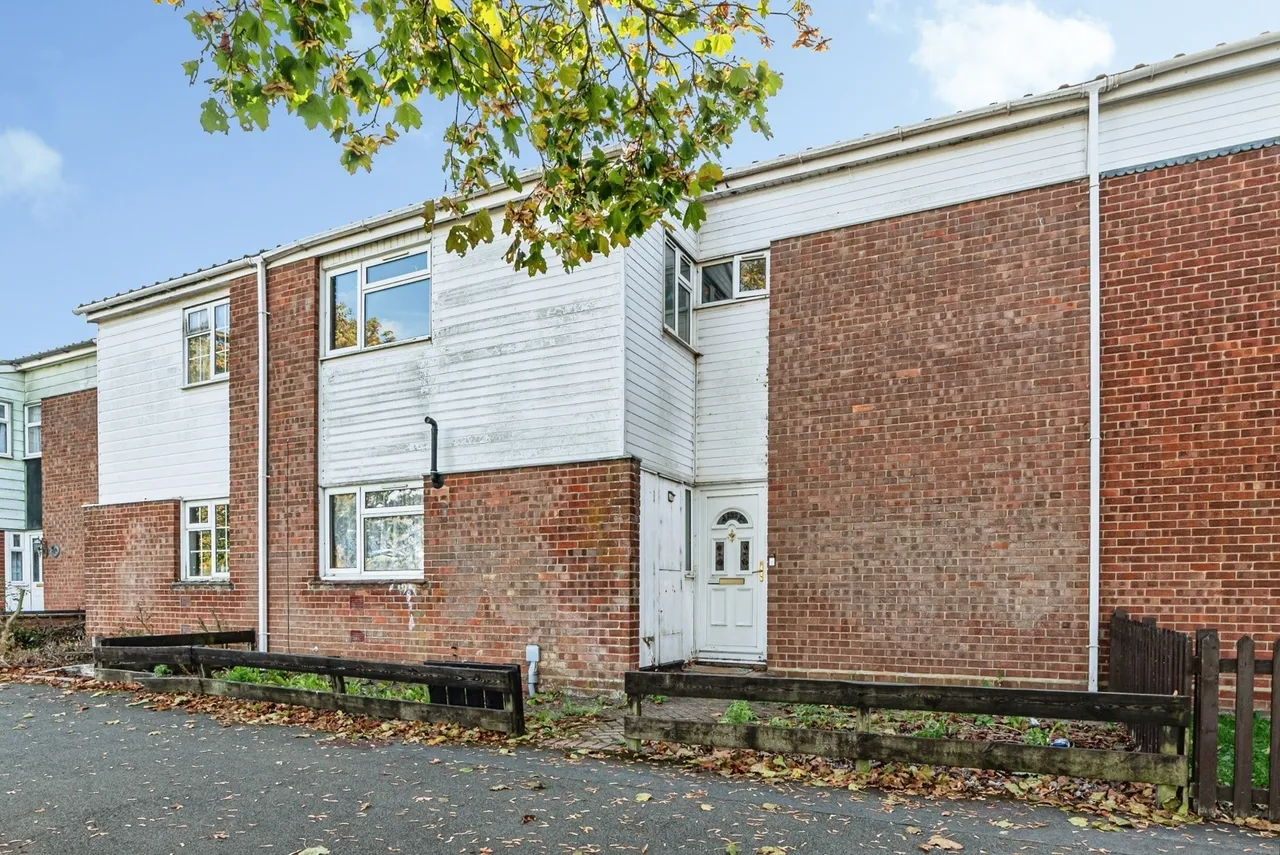 4 bed house for sale, Maldive Road, Basingstoke, RG24