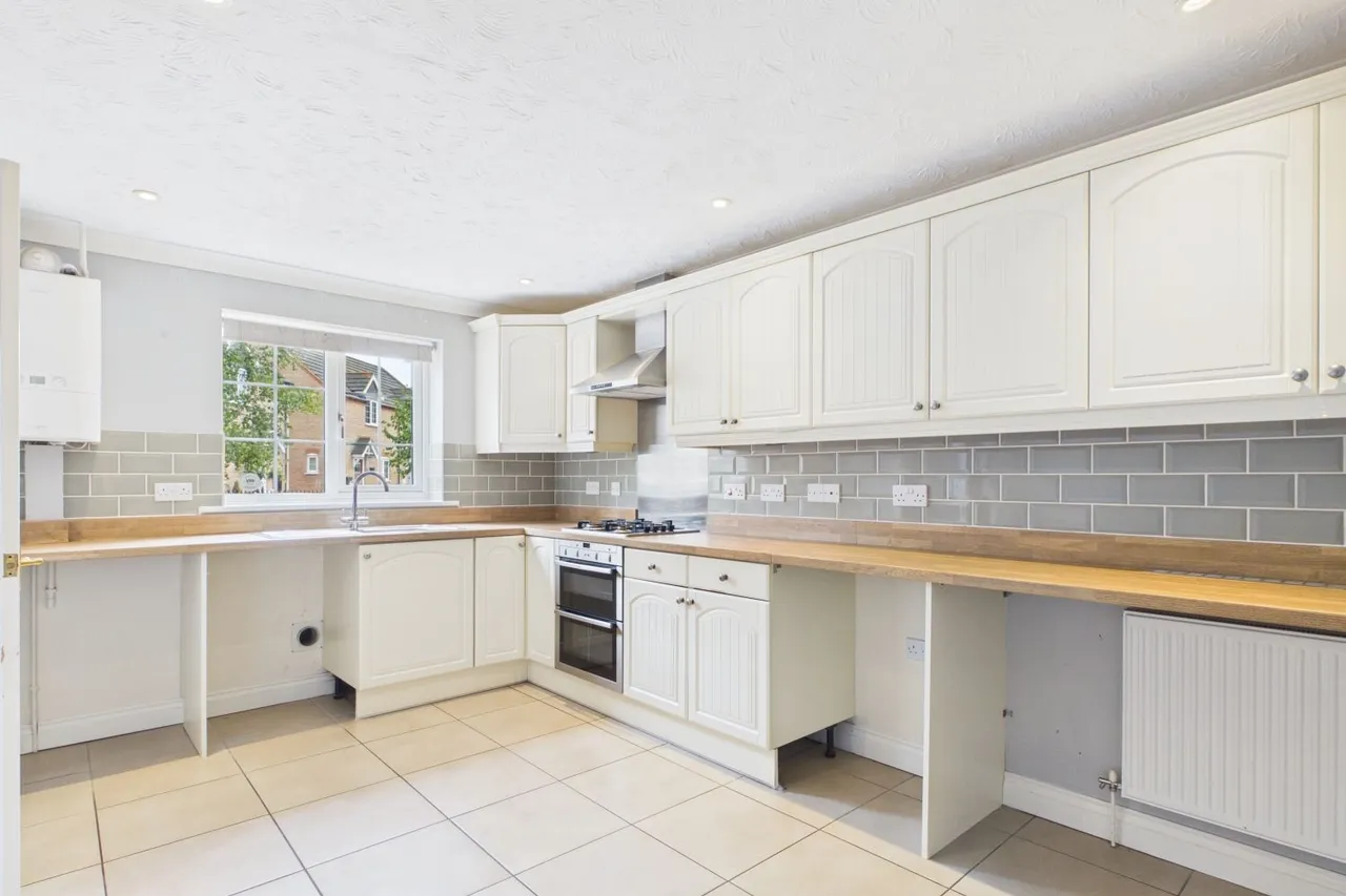 Bluebell Close, Spalding, PE11, photo 2