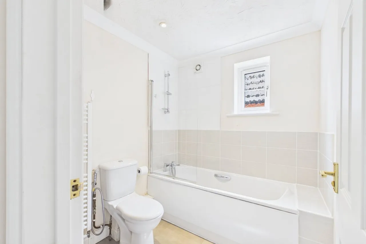 Bluebell Close, Spalding, PE11, photo 15