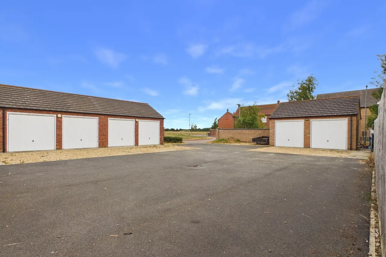 Bluebell Close, Spalding, PE11, photo 26