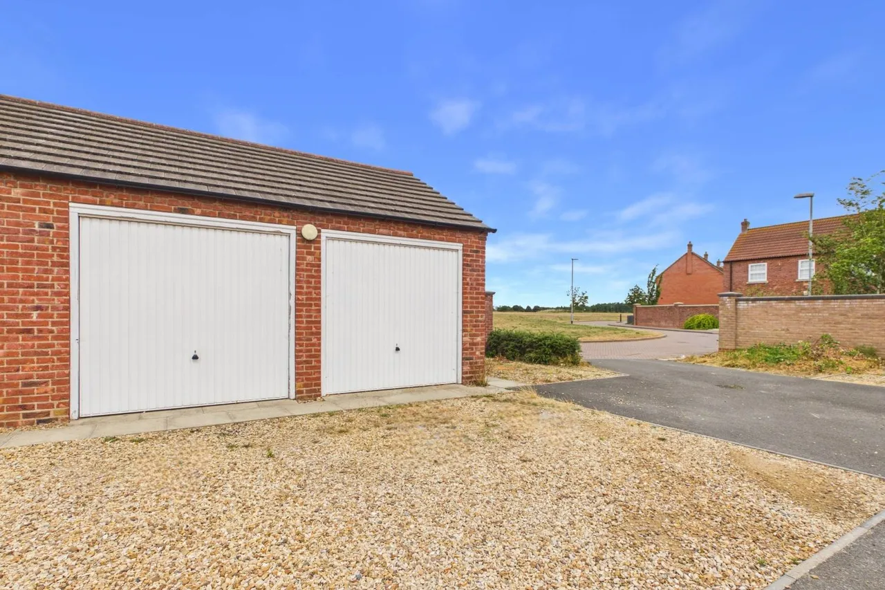 Bluebell Close, Spalding, PE11, photo 24