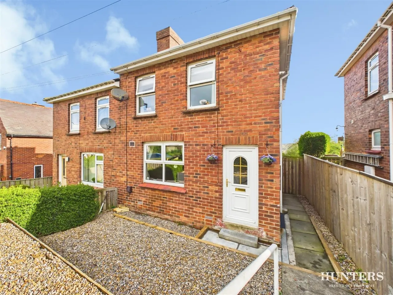2 bed house for sale — Moorland Crescent, Consett