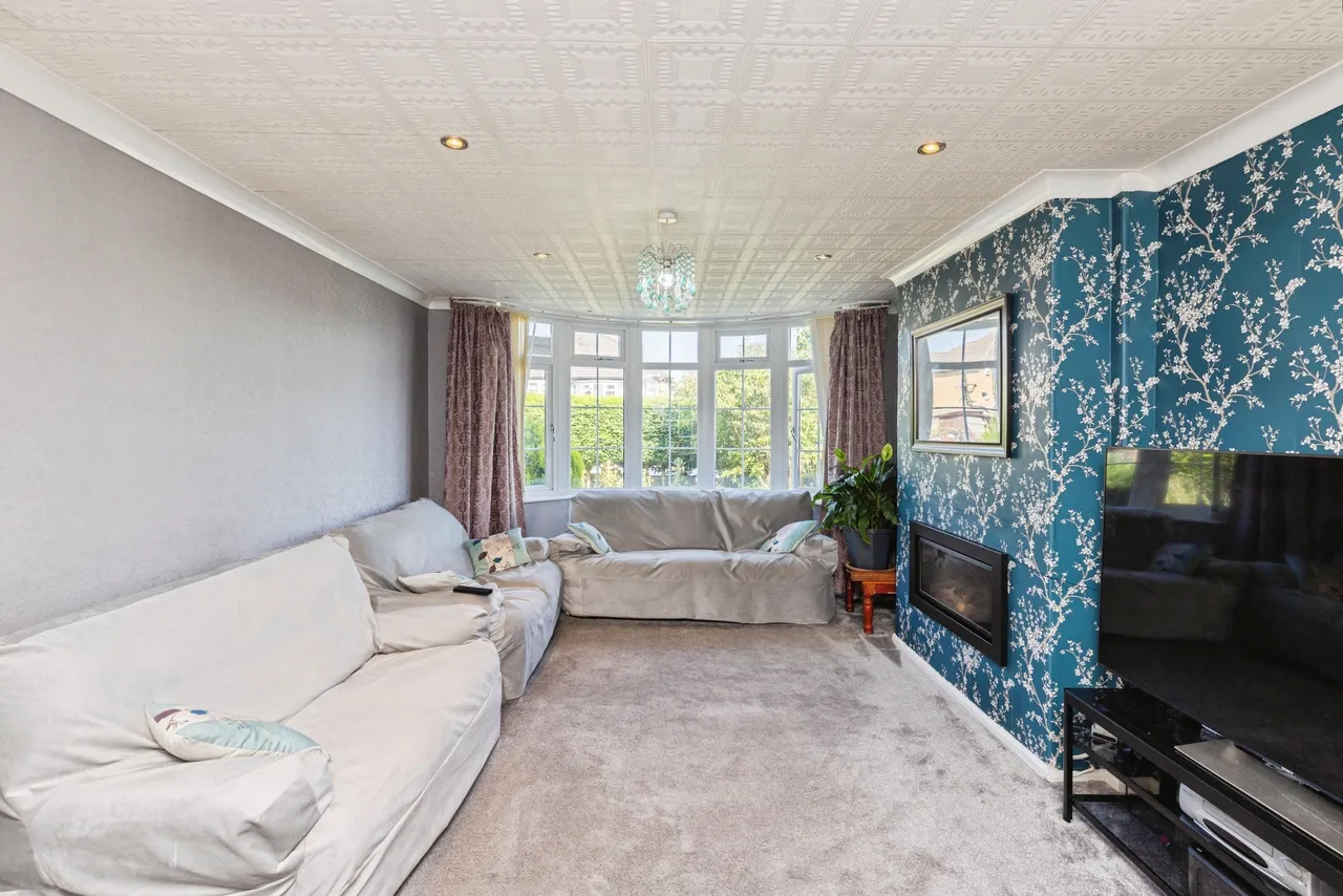 Carr Manor Avenue, Leeds, LS17, photo 6