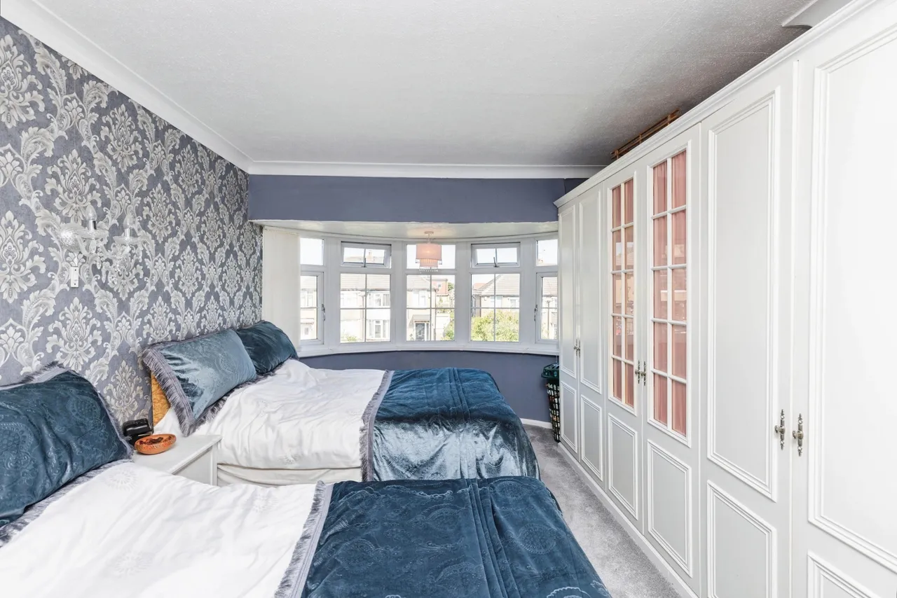 Carr Manor Avenue, Leeds, LS17, photo 23