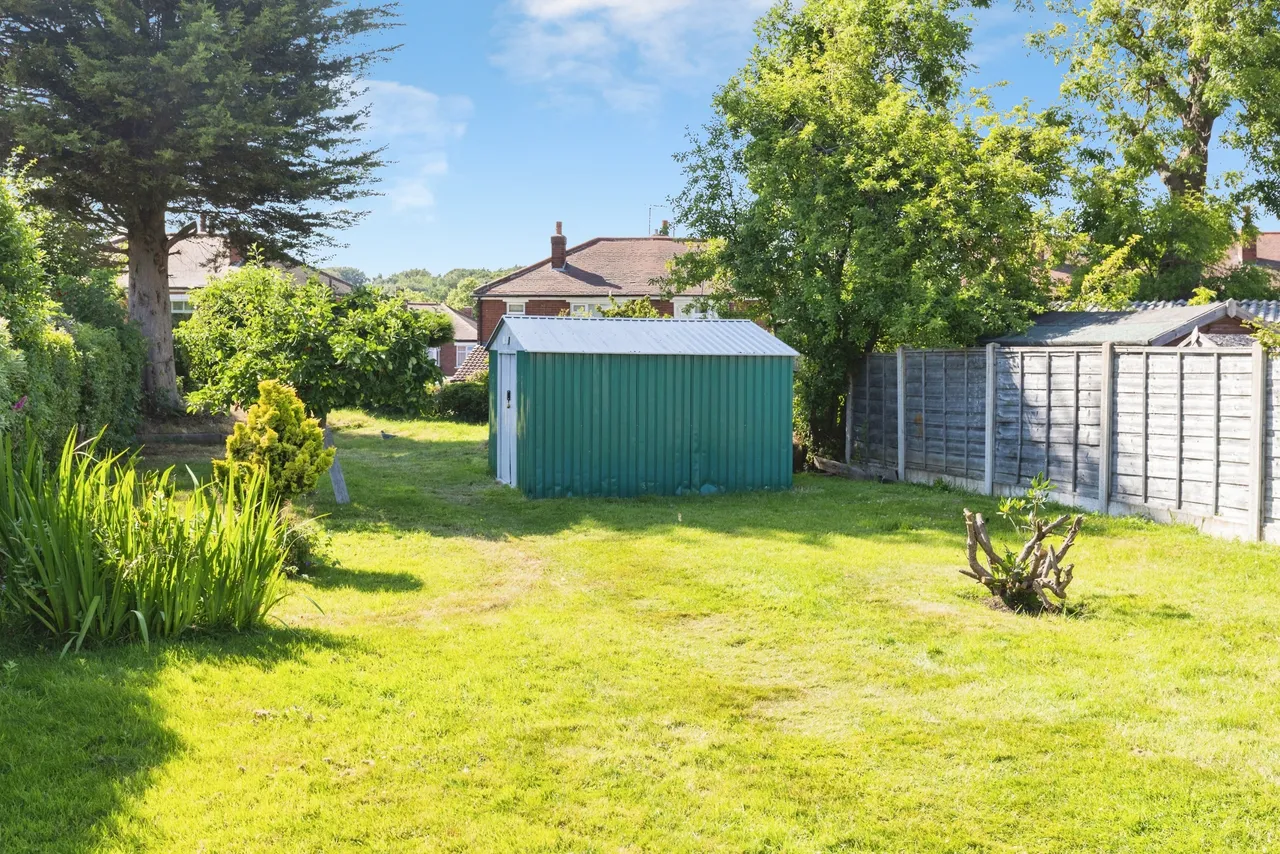 Carr Manor Avenue, Leeds, LS17, photo 37