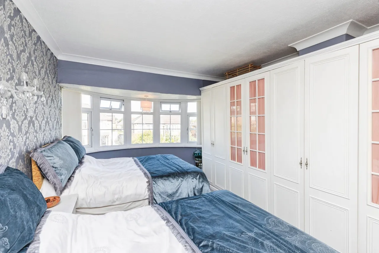 Carr Manor Avenue, Leeds, LS17, photo 24