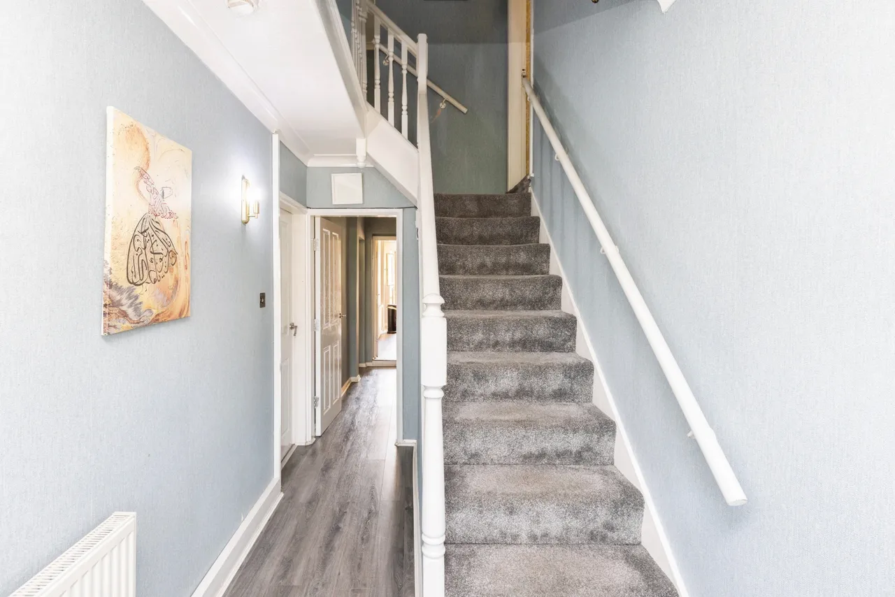 Carr Manor Avenue, Leeds, LS17, photo 4