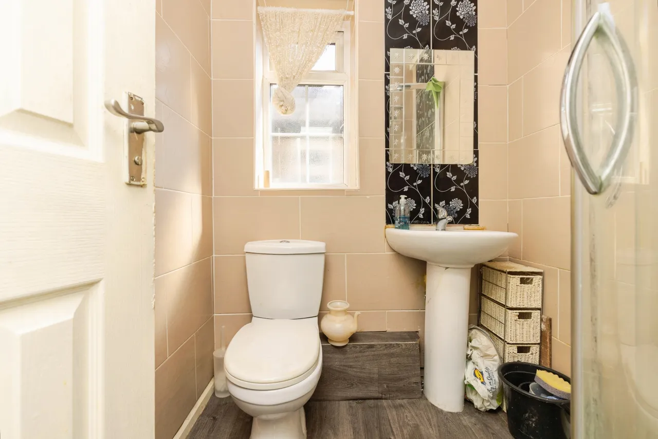 Carr Manor Avenue, Leeds, LS17, photo 22